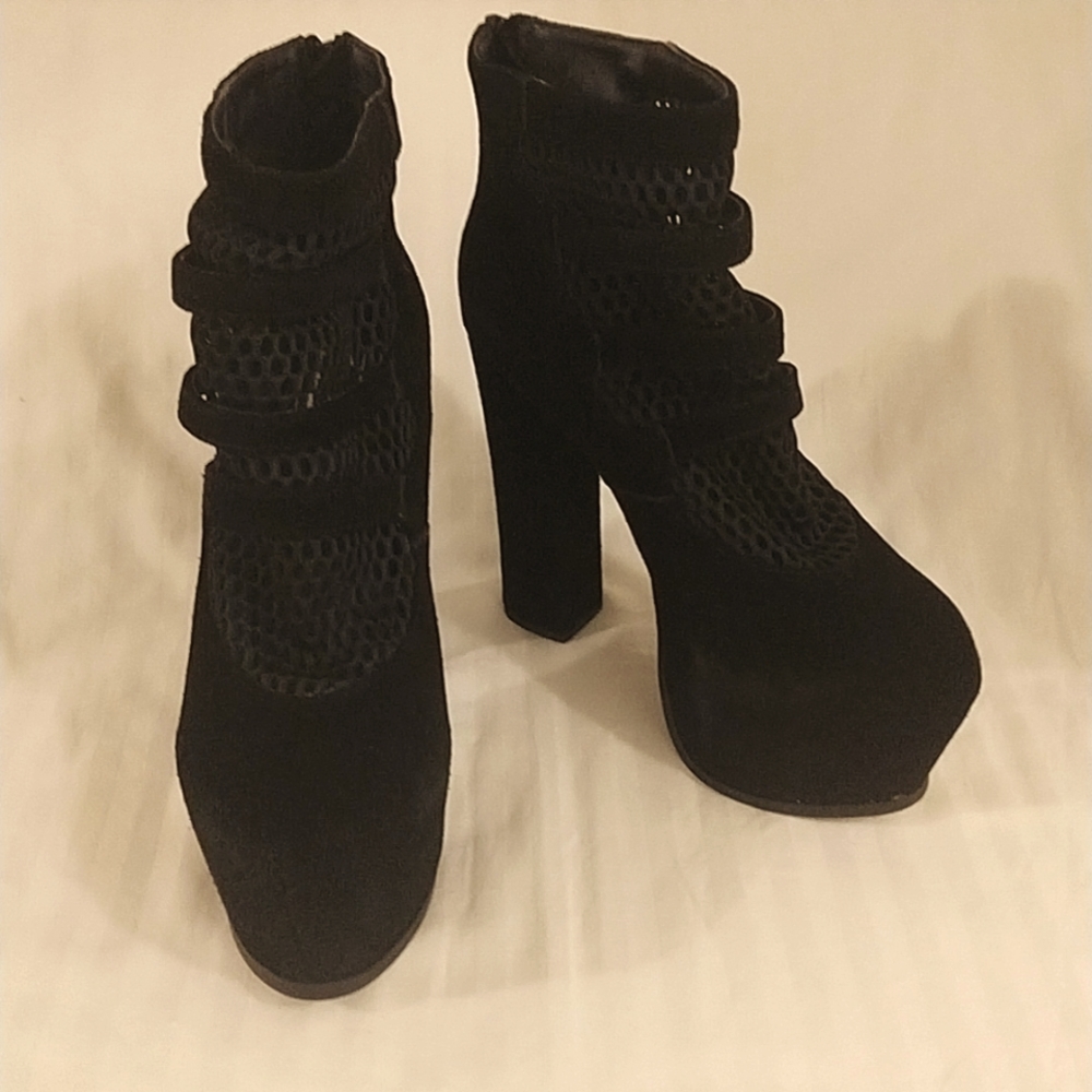 Platform shoe strappy black cage style sz 7